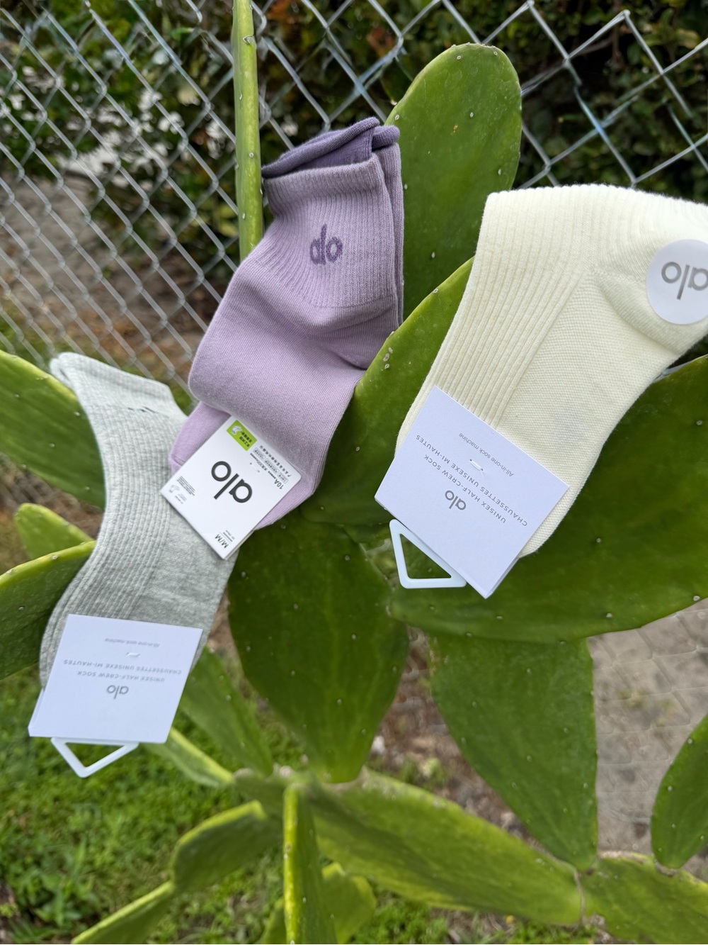 ALO Yoga 3-Pack Crew Socks in cream, Gray, Lavender - Picture 7 of 13